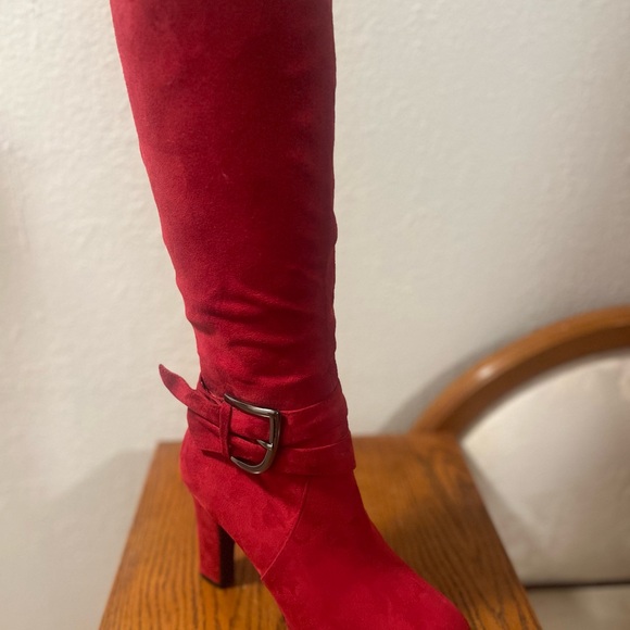 Knee-high red suede platform boots - Picture 5 of 12